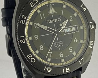Vintage Casual Look Seiko 5 Sports Black Dial Watch : Day-Date Automatic Japan Made