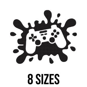 Op de afbeelding: Een witte gamecontroller-afbeelding op een zwart inktspatontwerp. De tekst "8 SIZES" wordt in een vetgedrukte, zwarte lettertype onder de afbeelding weergegeven. De afbeelding heeft een witte achtergrond.