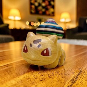 Trä Bulbasaur-figur, handskuren Pokémon-träskulptur, Pokémon-samlarpresent till fans