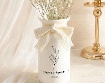 Benutzerdefinierte Hochzeitsgeschenke Blumenvase, personalisierte Verlobte Vase, neues verlobtes Paar Geschenk, Hochzeitsgeschenk für Brautpaar, Verlobung Datum