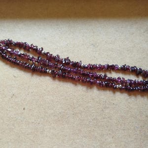 Bracelet 3 rangs en chips de grenat