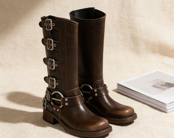 Botas altas suaves marrones, botines de motociclista hasta la rodilla con múltiples hebillas, zapatos de ingeniero con arnés de aro circular, calzado de motociclista retro, idea de regalo para el día de San Valentín.
