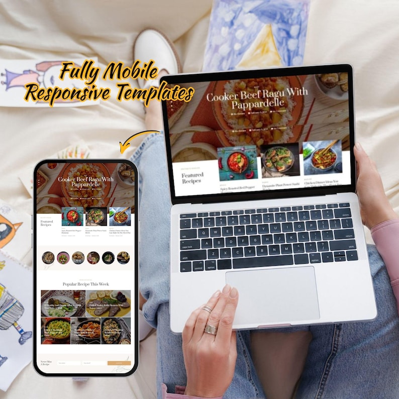 Puede incluir: Un port&aacute;til y un smartphone muestran una plantilla de sitio web de recetas. El port&aacute;til muestra una receta titulada "Cooker Beef Ragu With Pappardelle". El smartphone refleja el dise&ntilde;o web. El texto en la imagen dice "Fully Mobile Responsive Templates."