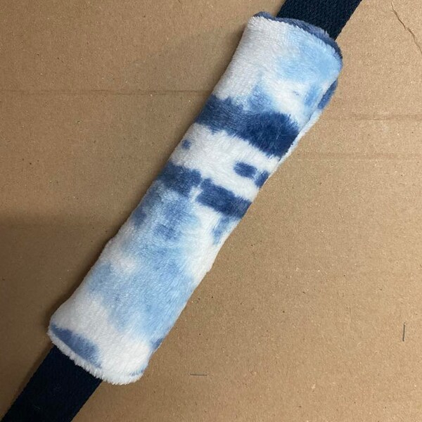 Super soft seat belt cover in blue and white print. Velcro closure.