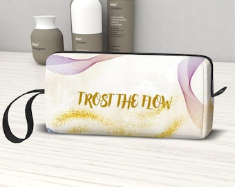 Pochette per il trucco – Trust the Flow, pochette cosmetica minimalista scandinava, beauty case beige estetica, organizer per il trucco da viaggio per donna