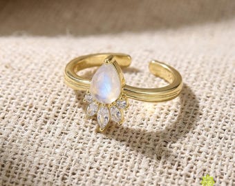 Anillo abierto de corona con piedra luna natural y cobre bañado en oro