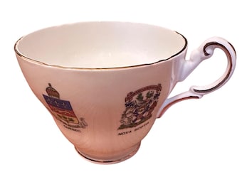 Royal Darwood Canadian Provincial Crest Teacup White Gold Trim England
