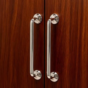 Tiradores modernos de plata: Tiradores para armarios de cocina y armarios.