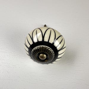 Ladeknop voor commode: Handgetekende keramische kastknop