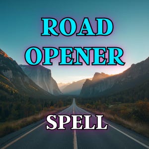 Op de afbeelding: Een afbeelding van een weg die door een bergvallei loopt, met de woorden "ROAD OPENER SPELL" in grote, gestileerde tekst. De tekst is helderblauw met een zwarte omtrek, tegen een schilderachtige achtergrond.