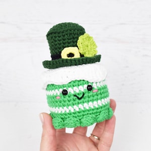 CROCHET PATTERN - St Patrick&#39;s Day Cake
