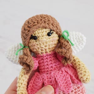 PATRON AU CROCHET Pétunia la fée du jardin et sa maison aux champignons amigurumi jouet crochet fée poupée softie fait à la main pdf modèle numérique image 4