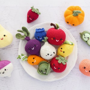 VIRKMÖNSTER - Bondens marknad - amigurumi leksak virkad mat lekmat virkade grönsaker fruktmarknad väska barn PDF digitalt mönster