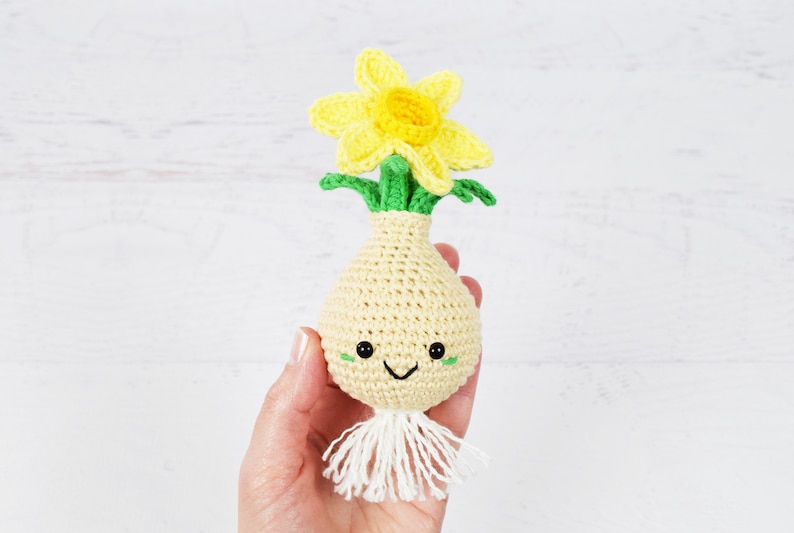 CROCHET PATTERN Daffodil Bulb amigurumi pattern image 1