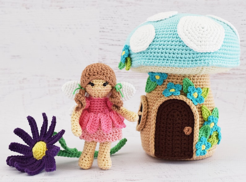 PATRON AU CROCHET Pétunia la fée du jardin et sa maison aux champignons amigurumi jouet crochet fée poupée softie fait à la main pdf modèle numérique image 2