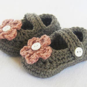CROCHET PATTERN - Mary Jane Booties - PDF pattern, crochet shoes, slippers, newborn baby shoes, baby girl, baby shower gift, baby booties