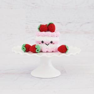 CROCHET PATTERN - Strawberry Dream Cake - Valentine’s Day Cake