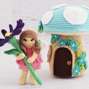 PATRON AU CROCHET Pétunia la fée du jardin et sa maison aux champignons amigurumi jouet crochet fée poupée softie fait à la main pdf modèle numérique image 1