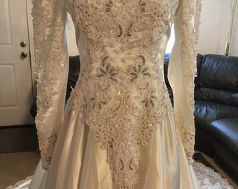 Vintage Pearl Beaded, Sequins & Lace Wedding Gown Size 6