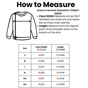 Puede incluir: Diagrama que ilustra c&oacute;mo medir una sudadera de cuello redondo unisex. La imagen incluye una tabla de tallas con medidas de ancho de pecho y largo en pulgadas y cent&iacute;metros. El texto dice "How to Measure".