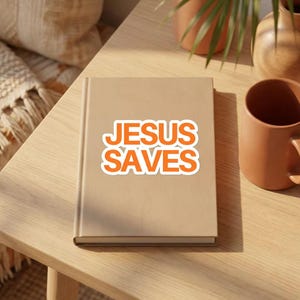 Pegatina "Jesús salva" / Calcomanía de fe cristiana, texto en bloque naranja troquelado