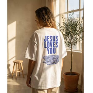 Jesus Loves You-T-shirt Religieus schrift Achterkant afdrukken Jezus redt shirt, tshirt geloof, Jezus T-shirt, shirt bijbelvers, christelijk cadeau Boxytee