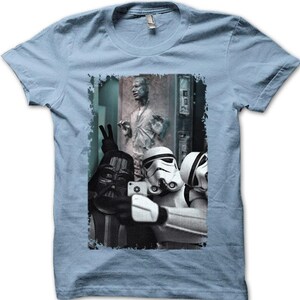 Han Solo Frozen in Carbonite Selfie with Darth Vader and Stormtroopers t-shirt Light blue