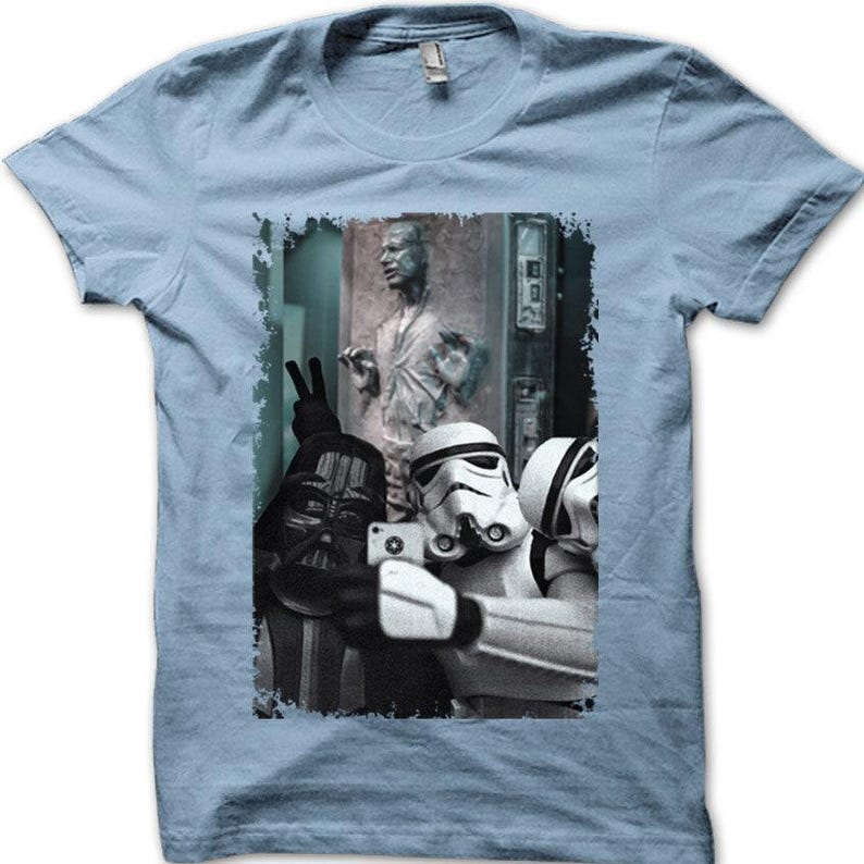 Han Solo Frozen in Carbonite Selfie with Darth Vader and Stormtroopers t-shirt Light blue