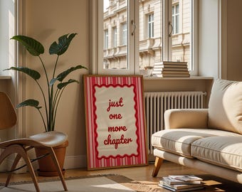 Stampa Just One More Chapter: Strisce Rosse e Rosa, Cornice Bianco Ondulata, Wall Art Minimal per Amanti dei Libri (Download Immediato)
