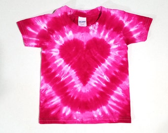 Camisa teñida con corazón rosa para bebés y niños pequeños, perfecta para San Valentín, camiseta o enterizo para bebé, confeccionada con detergente sin fragancia.