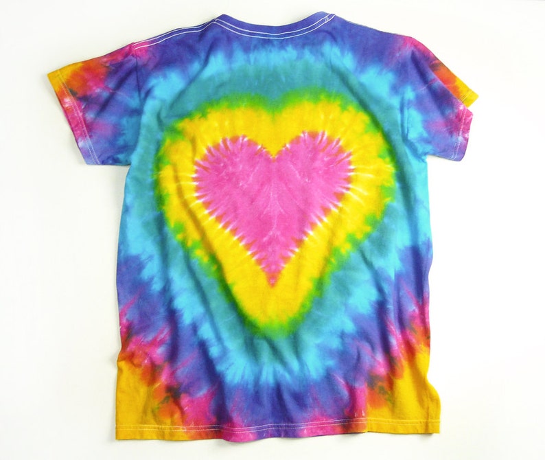 how to make a heart on a tie dye shirt
