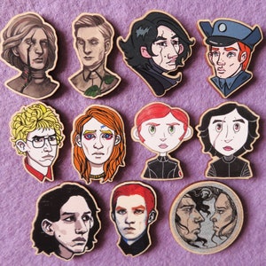 Star Wars KYLUX Kylo Ren General Hux wooden Pin Badge REYLO Rey Ben Solo @aldoncanp @klodwig_art @blackkingsdream_official @katrintheartist