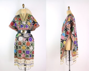 70s Bohemian Floral Fringe Poncho / Embroidered Poncho / One Size