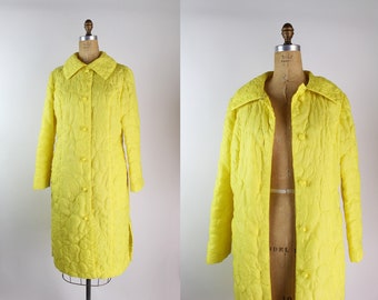 70s Quilted Yellow House Robe/ 60s Duster / MOD / Yellow Coat / Collared Robe / 60s Robe / Size S/M