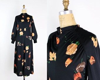 70s Black Floral Hostess Maxi Dress / Asian Inspired Dress / Nightgown / Vintage Dress / Size S/M
