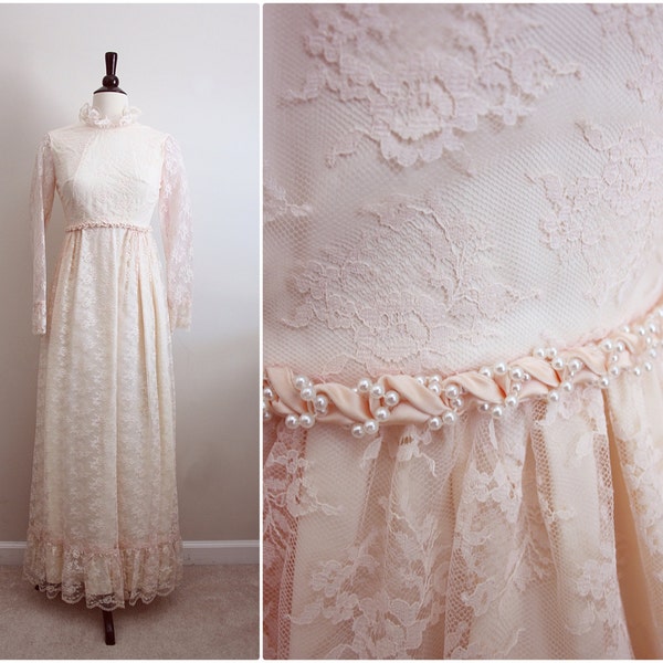 Vintage 70s Floral Crochet Wedding Dress. Lace Wedding Dress. Pink and Pearls Wedding .Size S/M