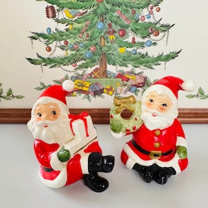 Vintage Napco Christmas Santa Claus Set of Two / Napco Santa with Wreath / X-8393 Mid Century Vintage