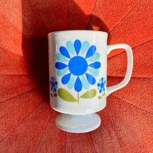 70s Flower Power Coffee Pedestal Mug /Vintage Blue Floral Daisy Mug Retro Flower Power / Blue Flower Tea Cup / MCM Pedestal Daisy Coffee Cup