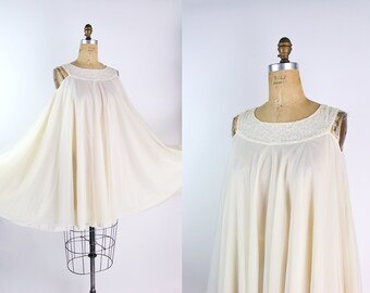 60s Buttermilk Mini Slip Dress / 1960s / Vintage Lingerie / Trapeze Slip Dress / Size S/M