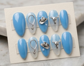 Coastal Cowgirl Blåklint Blå Press On Naglar Western Almond Nails med Silver Berlocker & Pärlor Handgjorda Gel Naglar