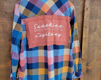 Camisa de franela reciclada / Top con estampado de rayos y sol