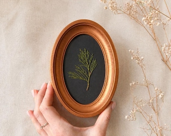 Gouden ovaal frame met natuurlijke jeneverbes, botanisch wanddecor, handgemaakt, gedroogde bloemenkunst