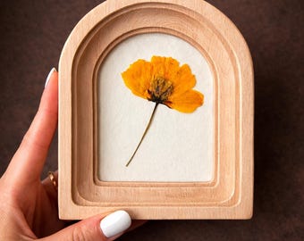 Houten gebogen lijst met geperste bloem - minimuurdecoratie 3 x 4 inch, botanische kunst
