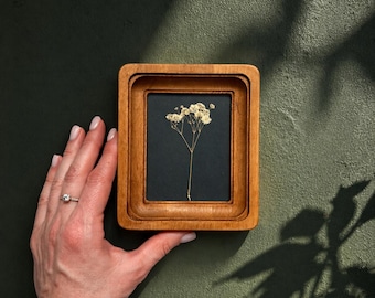 Mini cornice 3x4 con fiori pressati – Arte botanica fatta a mano, fiori secchi naturali in una cornice di legno
