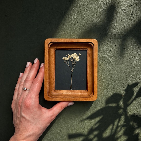 Mini 3x4 Pressed Flower Frame – Handmade Botanical Art, Natural Dried Flowers in a Wooden Frame