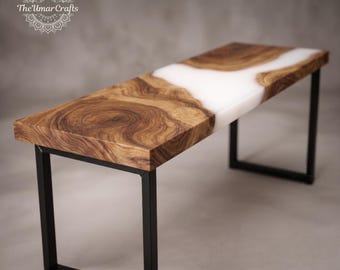 Mesa consola de nogal con borde natural, hecha a mano con resina epoxi blanca lechosa y decoración moderna de lujo para el hogar.
