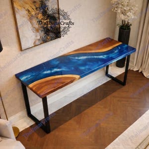 Consola River de resina epoxi azul océano profundo - Mesa de entrada de madera de nogal con borde natural
