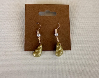 Gold resin shell dangle earrings with pearl! Handmade by me :)