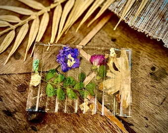 Handmade Resin Soap Dish with Real Flowers, Fruit & Gold Flakes