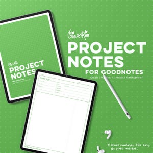 Op de afbeelding: Twee digitale tablets met de tekst "PROJECT NOTES" en "FOR GOODNOTES" op een groene achtergrond. Eén tablet toont een groen raster, de andere een projectplanningssjabloon. Een witte stylus en oortelefoons zijn ook zichtbaar.
